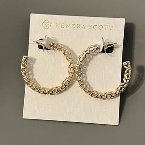 Maggie Small Hoop Earrings in Gold Filigree - Kendra Scott